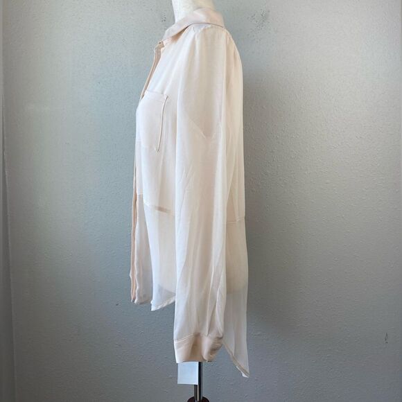 NWT Lush Cream Button Down Blouse Top Size M EUC - Picture 2 of 7